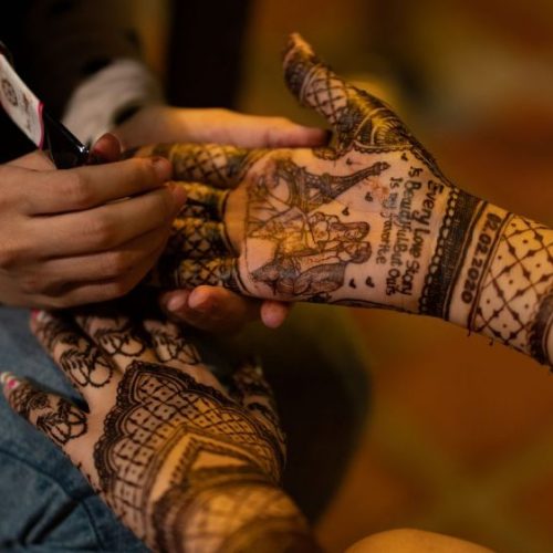 Mehndi-with-couple-portrait-of-Paris-photoshoot-845x562